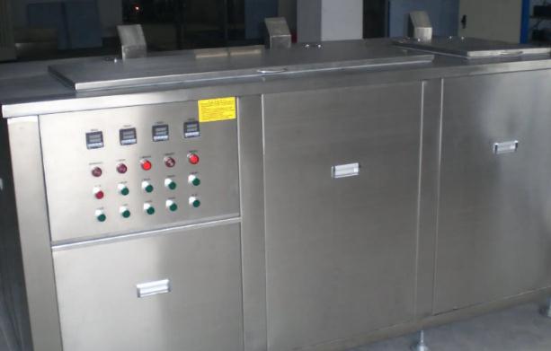全自動(dòng)零件清洗機(jī).jpg